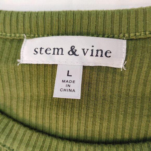 Stem & Vine Green Ruffle Shirt - Perfect for the Holidays - Picture 2 of 3